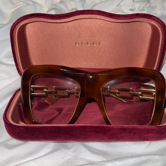 oversized GUCCI Sunglasses with transparent frames and gold detail - Picture 3 of 6